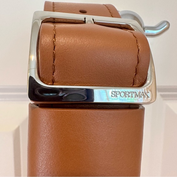 SOLD! Brand New Sportmax Runway Leather Bucket Bag Size: OS all Seasons - Picture 13 of 16